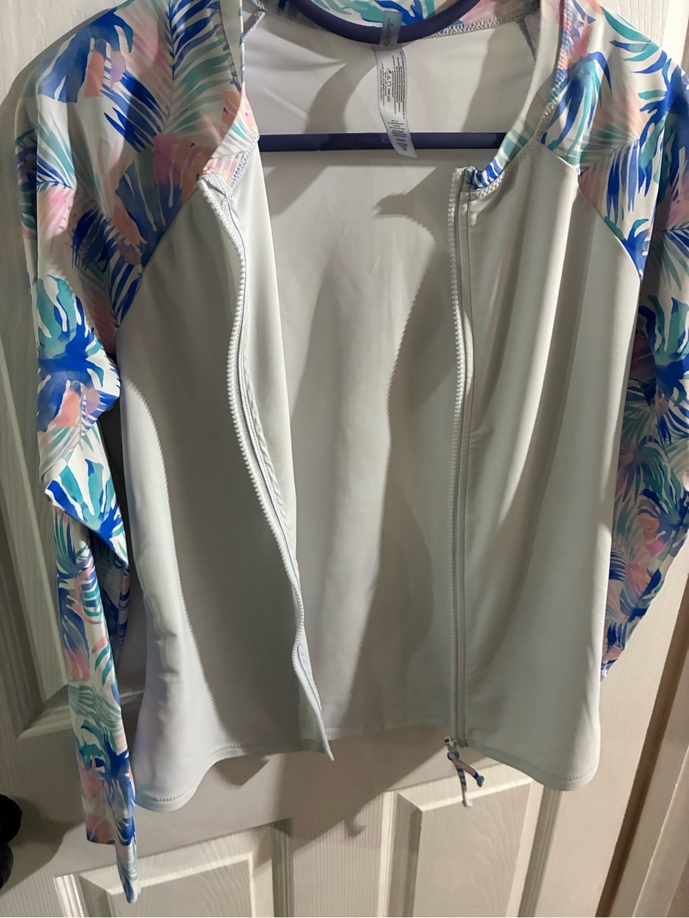 Raisins Junior’s Medium Zipper Swim Rash Guard - Picture 4 of 7